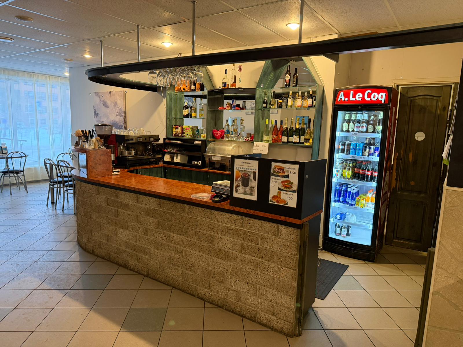Kohvik Kolm Uba baariletid